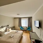 Paus 3* Gotzendorf an Der Leitha
