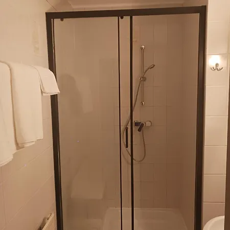 Πανσιόν Paus Gotzendorf an Der Leitha