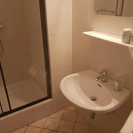 Paus Πανσιόν Gotzendorf an Der Leitha