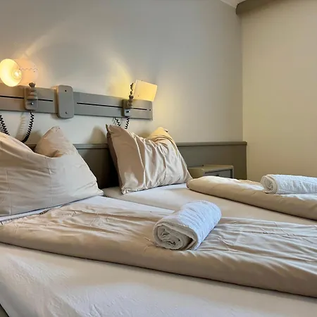 Paus Πανσιόν Gotzendorf an Der Leitha