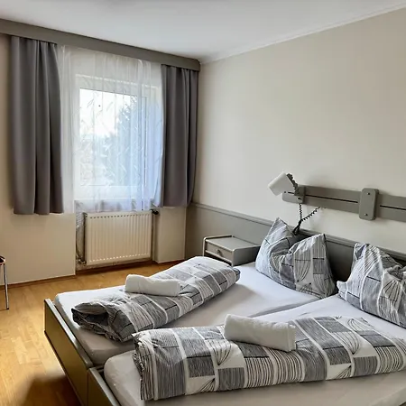 Paus Gotzendorf an Der Leitha