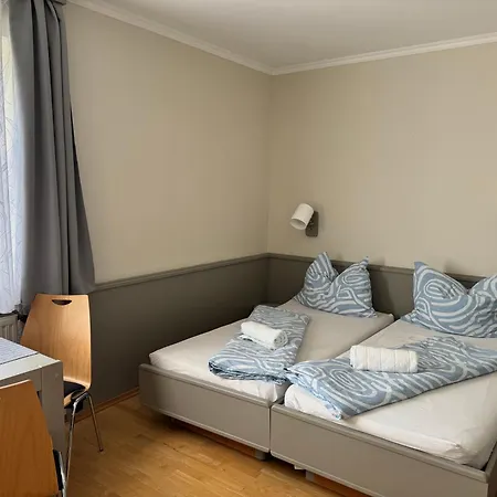 Πανσιόν Paus Gotzendorf an Der Leitha