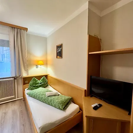 Πανσιόν Paus Gotzendorf an Der Leitha