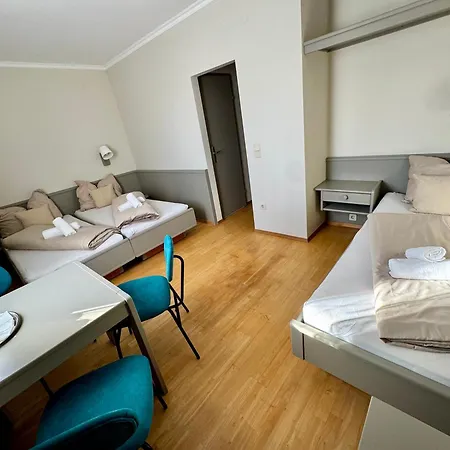 Paus 3* Gotzendorf an Der Leitha