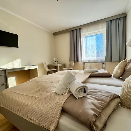 Paus 3* Gotzendorf an Der Leitha